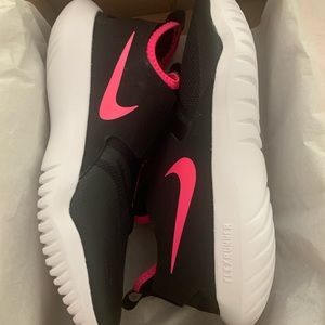 Nike Kids' Grade School Flex Runner Running Shoes

Black/Pink

Size: 6
